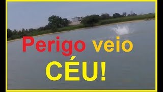 CAIU UM TORPEDO! PEIXE GIGANTE CAI DO CÉU! E A CARRETILHA CANTA FORTE! Pescaria.