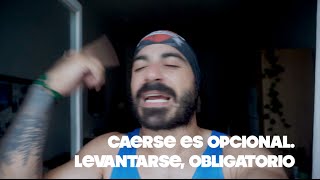 Caer es opcional. Levantarse, obligatorio.