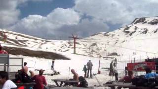 8. La Ski în Valea Dorului-Panorama pârtie şi zăpadă de la cabană (1 Mai 2013)