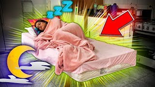 MINHA PRIMEIRA NOITE DORMINDO NA COZINHA !!! (VEM 9M)
