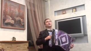 На гармони играет Александр Платонов