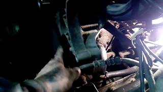 Волга 31105 гаражный  ремонт замена патрубка помпы. 1часть
