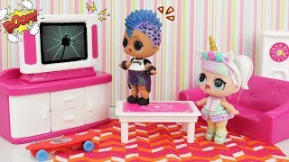 PUNK BOI QUEBRA TV DA BONECA LOL UNICORNIO E SUA MÃE!!! NOVELINHA LOL