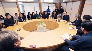중국 교민 "옷 잘라 입가리고 50도 백주로 소독" / 연합뉴스TV (YonhapnewsTV)