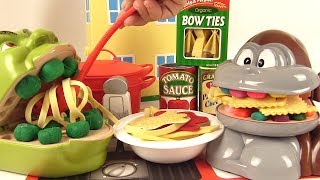 Shrek et le Singe Mangent des Pâtes Italiennes Bolognese Ravioli