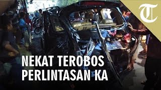 Nekat Terobos Pintu Perlintasan, Mobil Wuling Disambar Kereta Api