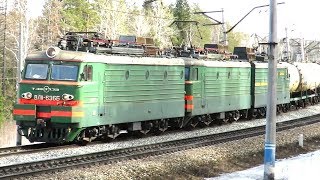 Грузовой состав с бочками, электровоз ВЛ11.8-637/636Б