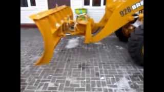 Фронтальный погрузчик Brenner 928 с отвалом для снега