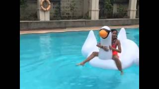 Andrea Brillantes Nahulog sa Pool!