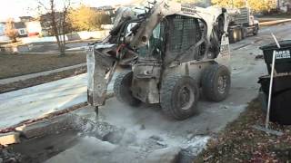 Такого вы не видели! Оператор мини погрузчика Bobcat S300  – настоящий мастер!