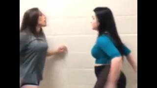 когда девушка ударила