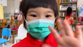 DIY親子樂---醫生示範正確為小朋友戴口罩的方式