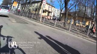 Тачила едет на красный