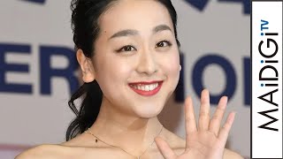 浅田真央、美デコルテ見せの黒ドレス姿で表彰式に　「私は来年30に…」亡き母への思いも