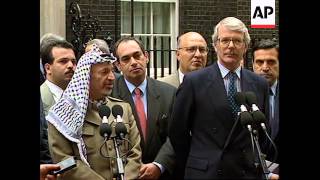 UK: LONDON: PALESTINIAN LEADER YASSER ARAFAT MEETS JOHN MAJOR