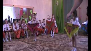 Танець з хустками.Старша група