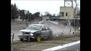 新型ワイヤーロープ式防護柵の実車衝突テスト