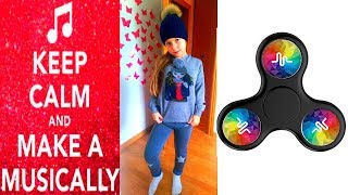 Мюзикали короткий клип Musical.ly Мюзикаль Кейти поет испанские песни Видео для детей