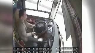 ДТП в Китае  После нападения на водителя погибли 13 человек.