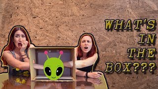 ΓΙΑΤΙ ΕΧΕΙ ΚΕΡΑΙΕΣ;;; (What's in the box challenge)| DoubleTroubleTube