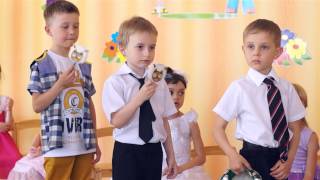 Детский сад. Игра на музыкальных инструментах.