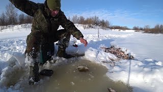 Окуни и щуки с одной лунки, только тягай!!! Рыбалка на крайнем севере.