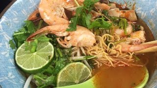 Fresh Tom Yum Noodle Soup with Shrimp/Mi Tom Yum (English sub)