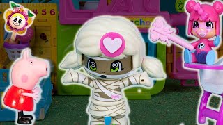 Aide PEPPA Pig! Le super bébé Pinypon transforme Paula en MOMIE et l´enseignant en squelette !