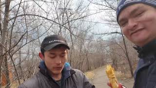 Обедаем в парке окорочками и сыром