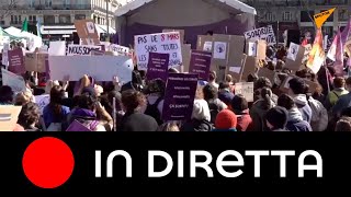 Parigi: manifestazione per i diritti delle donne