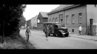 МАХНЕМ НЕ ГЛЯДЯ, как на фронте говорят... (к/ф 'ЩИТ И МЕЧ')