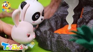 T-Rex is Scared of Monster Mountain | Baby Panda in Jurassic World | Dinosaur Story | ToyBus