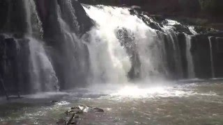 Водопад Tad Lo на плато Болавен, Лаос