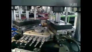 Инжекционно-выдувная машина