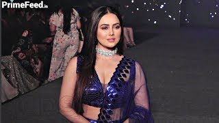 Sana Khan Hot In Blue Dress At Wedding Junction Fashion Show 2018