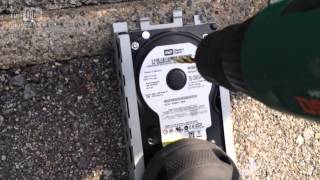 ハードディスク（HDD）を電動ドリルで破壊してみた