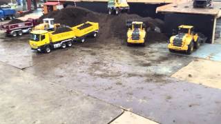 Volvo L250G loading the Scaleart Mercedes Arocs