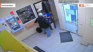 Нападение с ножом на сотрудника ломбарда на Уралмаше
