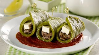 Nopales Rellenos de Carne y Queso en Salsa Roja
