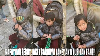LUCU BANGET LIAT RAFATHAR PAMER KE RAFFI JAKET BARUNYA YANG DI BELIIN SAMA MAMA RIETA