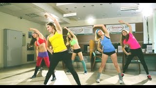 Зарядка в офисе - Утренняя разминка девушек / Музыка и спорт