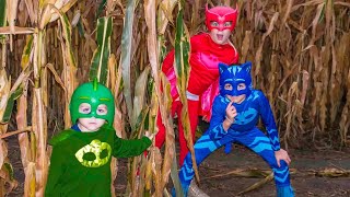 Corn Maze with Disney PJ Masks featuring the Assistant and Catboy, Owlette and Gekko