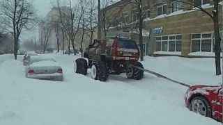 Киев замело. Помощь вездеходов. 23.03.13 Весна.