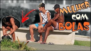 PEGADINHA DA MULHER COM BOLAS - TROLLANDO AS PESSOAS