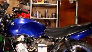 Как снять и установить левую боковую крышку на мотоцикле YAMAHA YBR 125