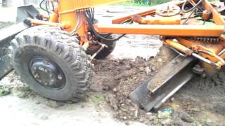 Планировка дороги грейдером ДЗ-143