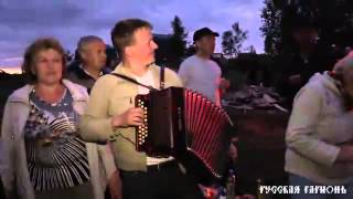 Частушки поздним вечером за околицей
