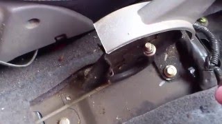 Как подтянуть ручной тормоз на Чери Тиго