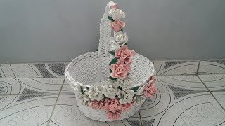Cos cu trandafiri din cartoane de oua--Basket with egg cartons roses