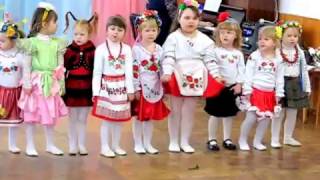 Танець маленьких помічниць: Хоч на зріст я невеличка!